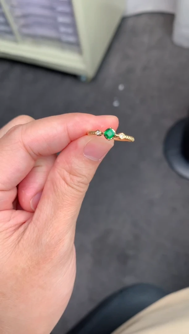 【闪购商品】祖母绿戒指18K金镶嵌16分祖母绿戒指