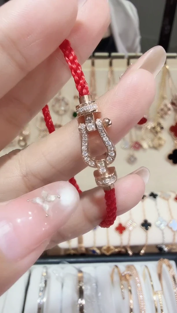 18K金镶嵌手链钻石手链