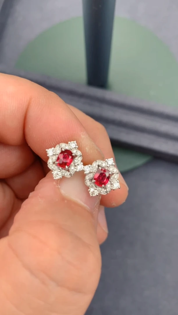 【闪购商品】红宝石耳饰18K金镶嵌90分 无烧红宝石耳钉