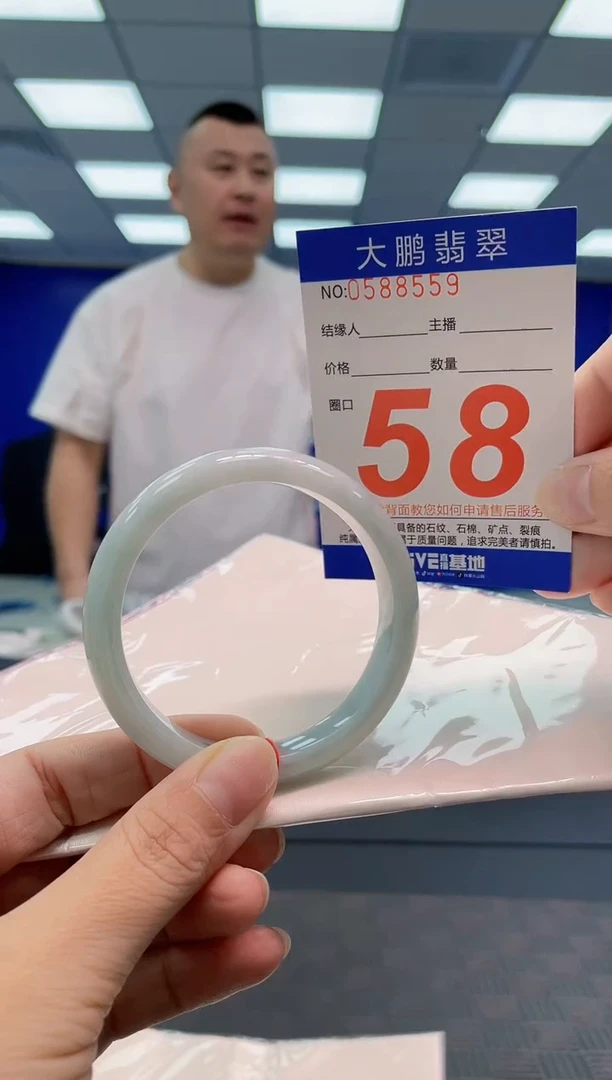 翡翠手镯未镶嵌AAAAAAAA