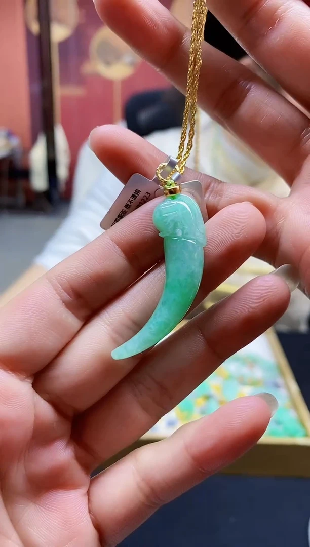 颈饰未镶嵌翡翠吊坠