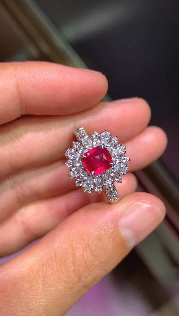 18K金镶嵌戒指红宝石1.02CT