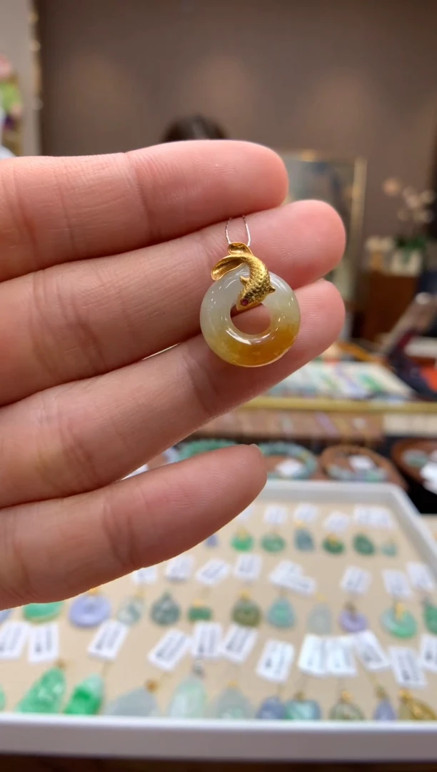 【闪购商品】翡翠颈饰18K金镶嵌甜甜圈