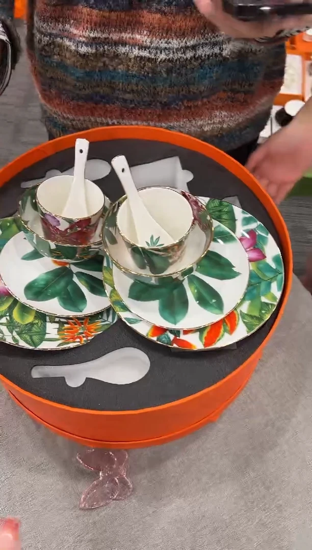 【闪购商品】杯H132--------------