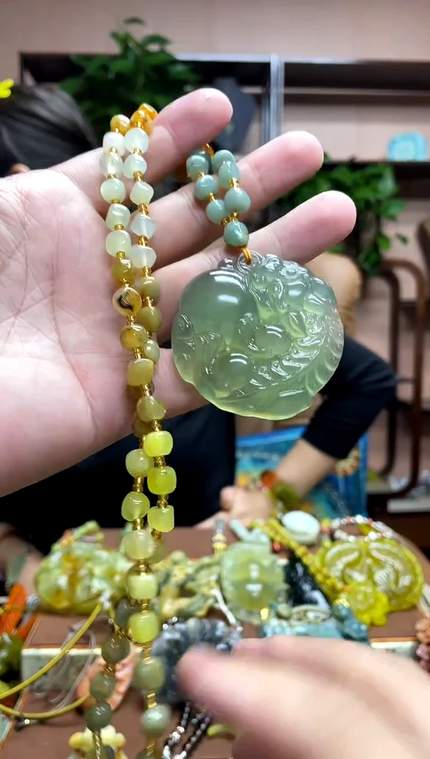 未镶嵌岫玉颈饰·7