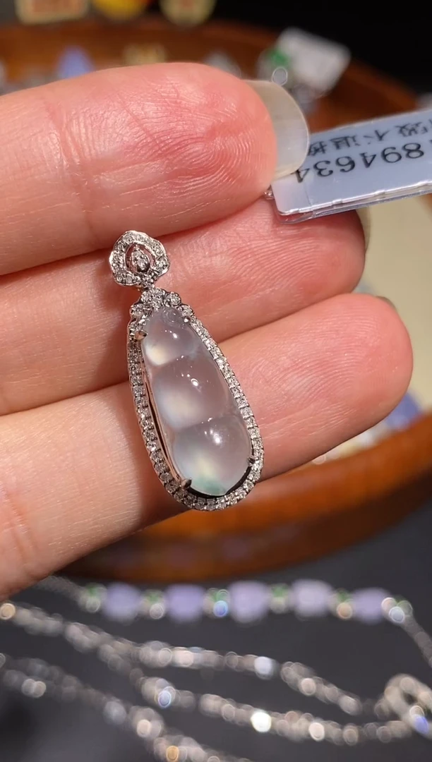 【闪购商品】翡翠吊坠(不含链)18K金镶嵌吊坠