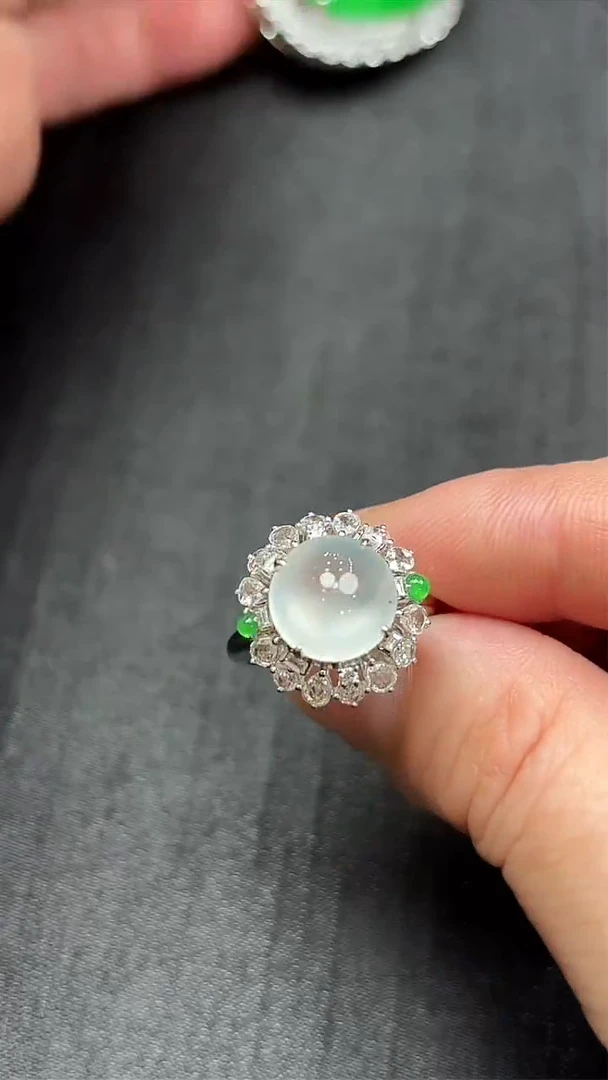 翡翠戒指18K金镶嵌天然缅甸翡翠A货 蛋面戒指