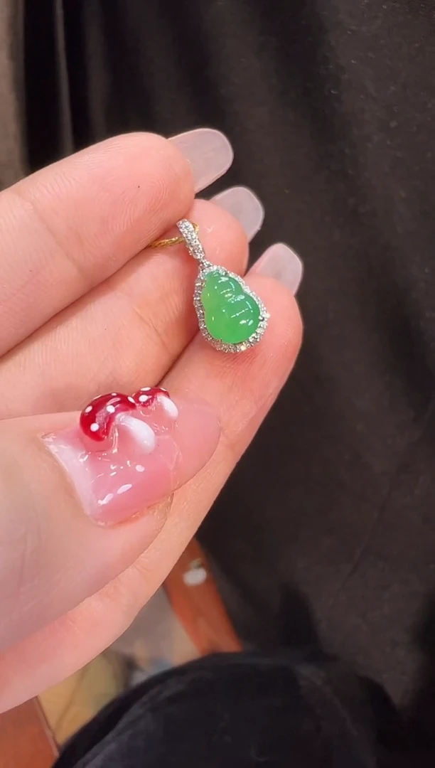 【闪购商品】翡翠颈饰18K金镶嵌吊坠