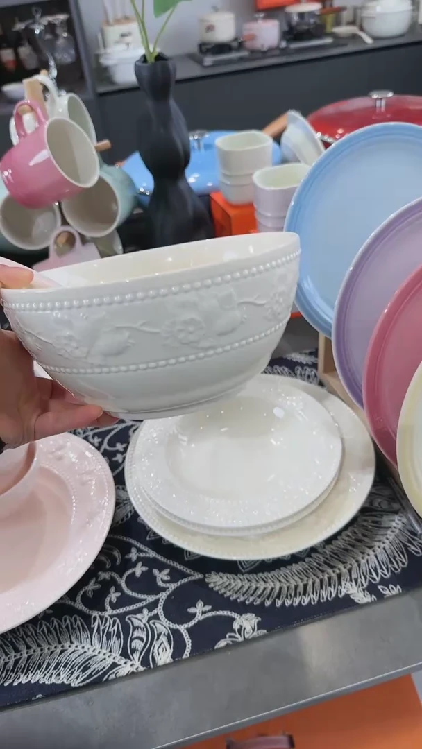 【闪购商品】瓷浮雕草莓陶瓷大汤碗8英寸-奶油白