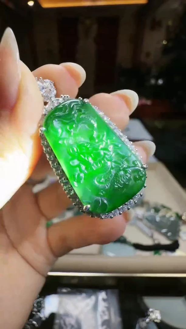 【闪购商品】翡翠吊坠(不含链)未镶嵌翡翠