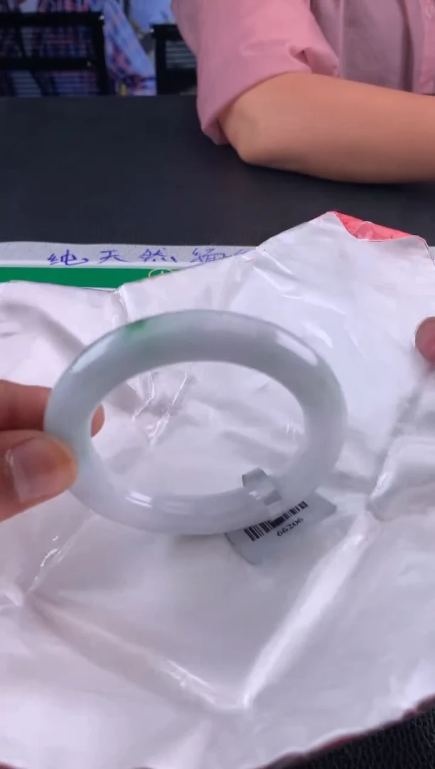 翡翠手镯未镶嵌天然A货翡翠