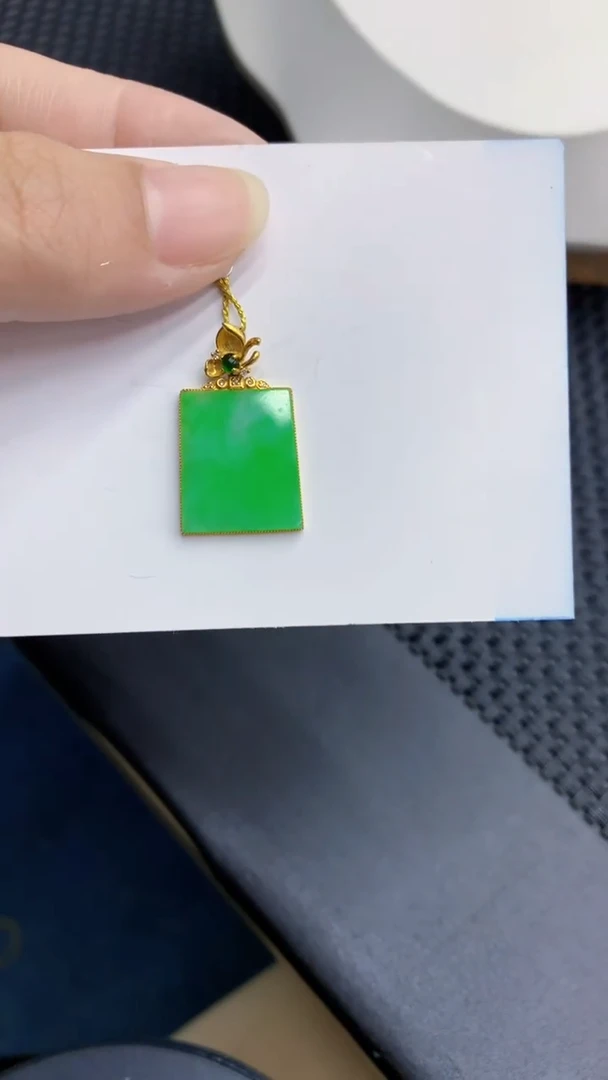 【闪购商品】翡翠颈饰18K金镶嵌            8
