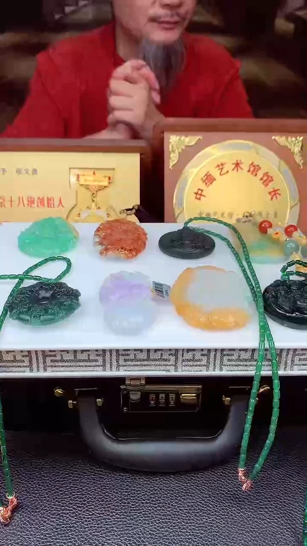 定制翡翠未镶嵌树天然翡翠(拍一发一）