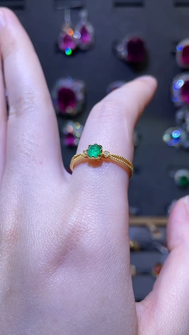祖母绿戒指18K金镶嵌0.31ct
