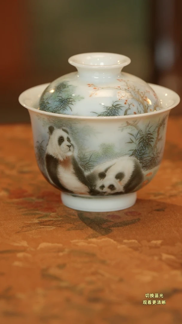 苍**秀手绘重工粉彩熊猫岩茶盖碗