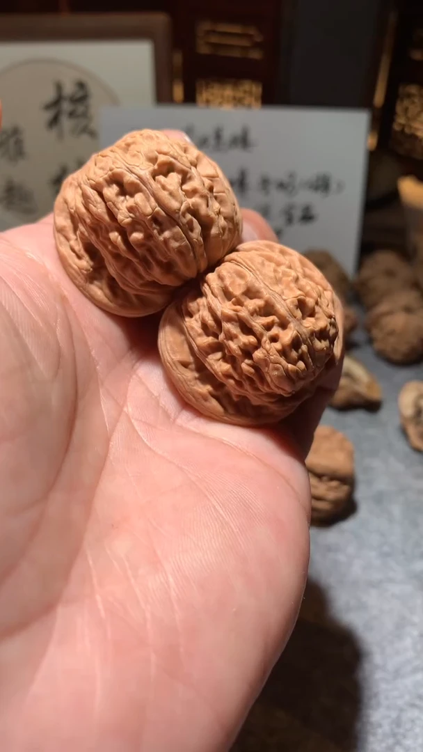 文玩核桃把件【核缘雅趣】39左右汉高楼，同尺寸随机发