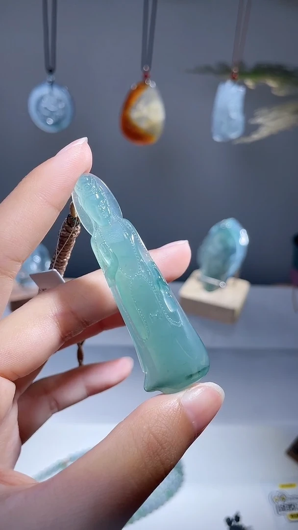 颈饰未镶嵌翡翠观音