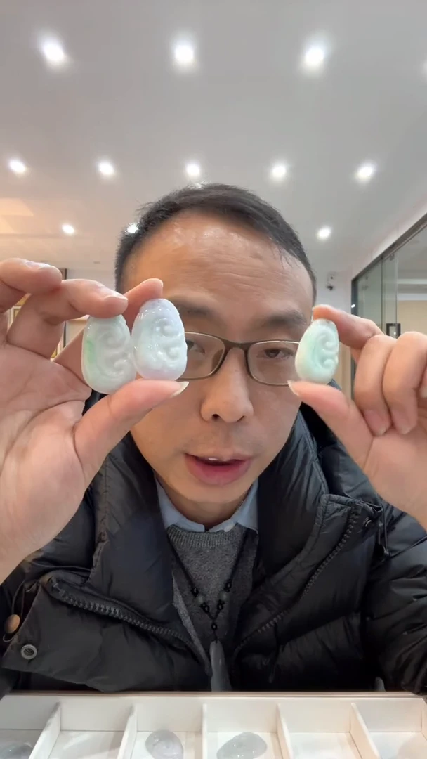 颈饰未镶嵌翡翠缅甸天然A货翡翠如意吊坠多样性