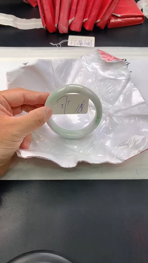 翡翠手镯未镶嵌24