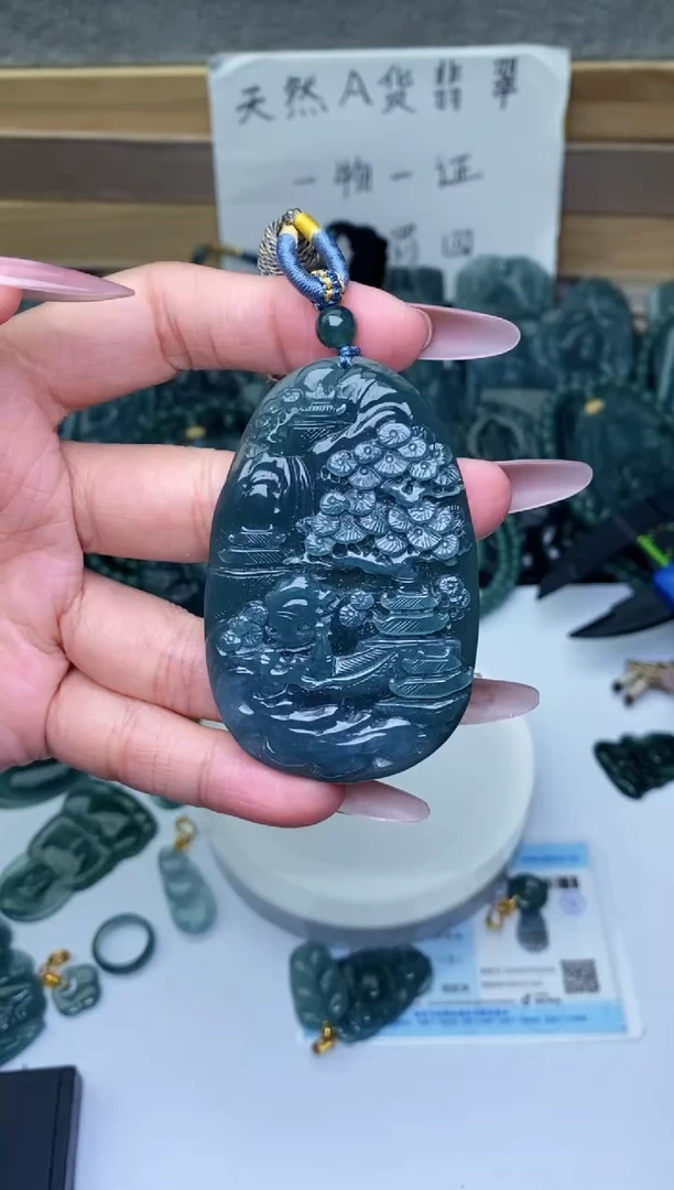 颈饰未镶嵌翡翠