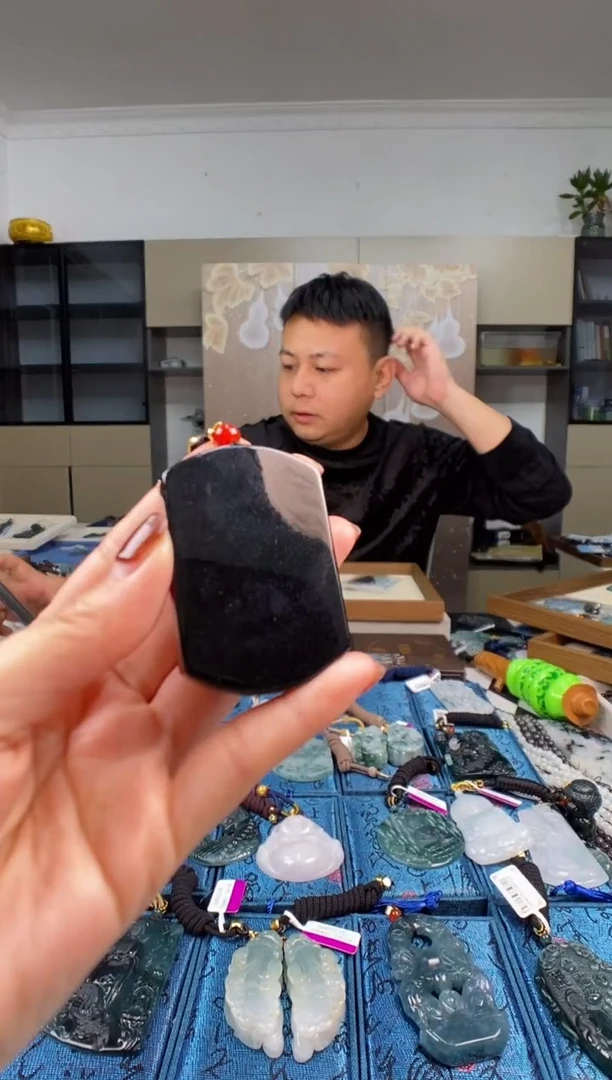 颈饰未镶嵌翡翠 多样性发其一