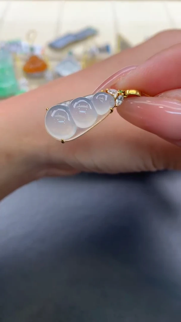 翡翠18K金镶嵌颈饰Q650