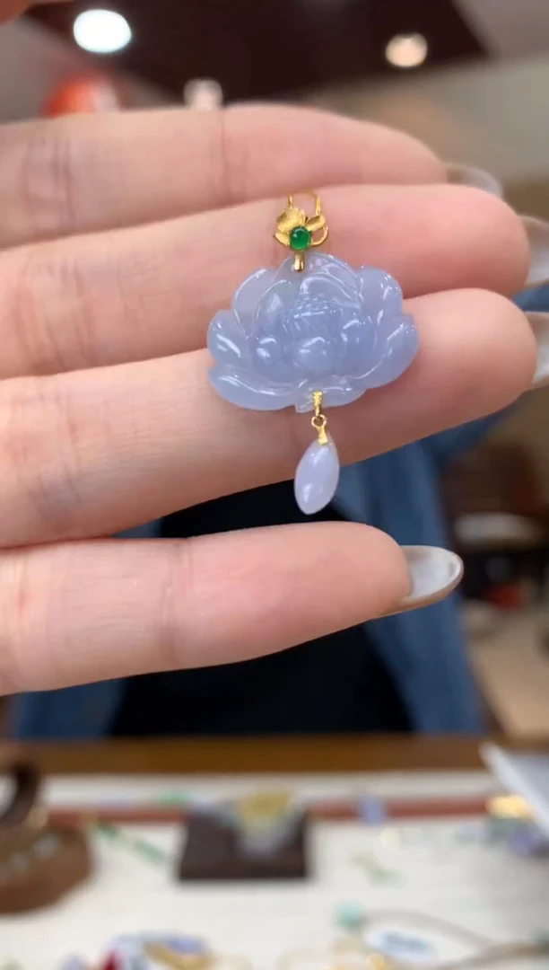 吊坠(不含链)18K金镶嵌翡翠莲花