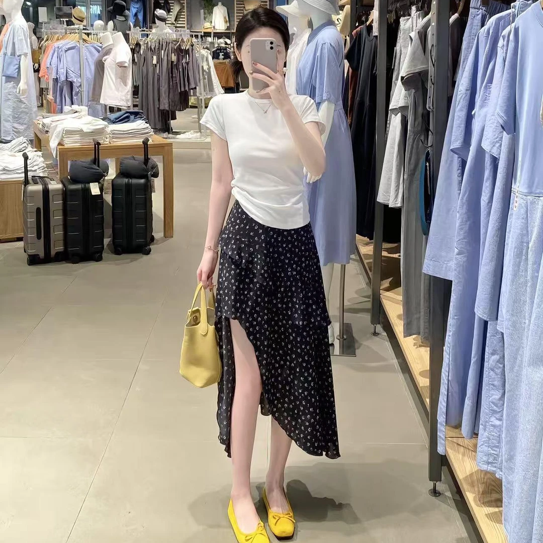 白色正肩短袖t恤女夏日穿搭设计感小众褶皱修身甜辣chic短款套装