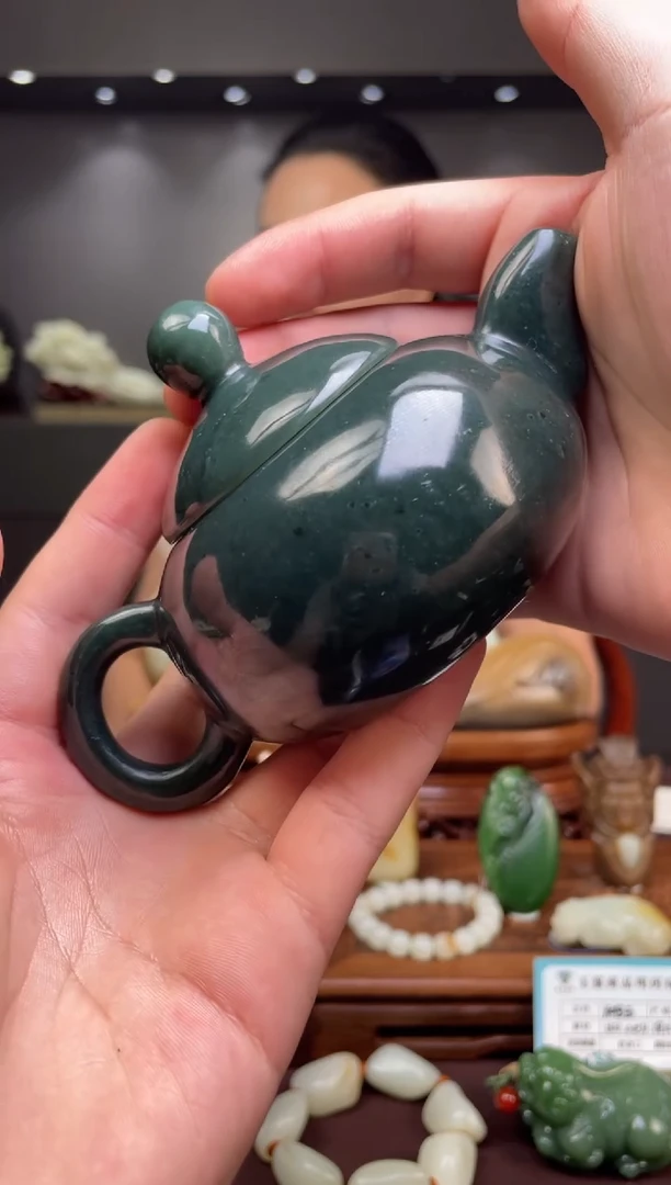 未镶嵌和田玉把件茶壶