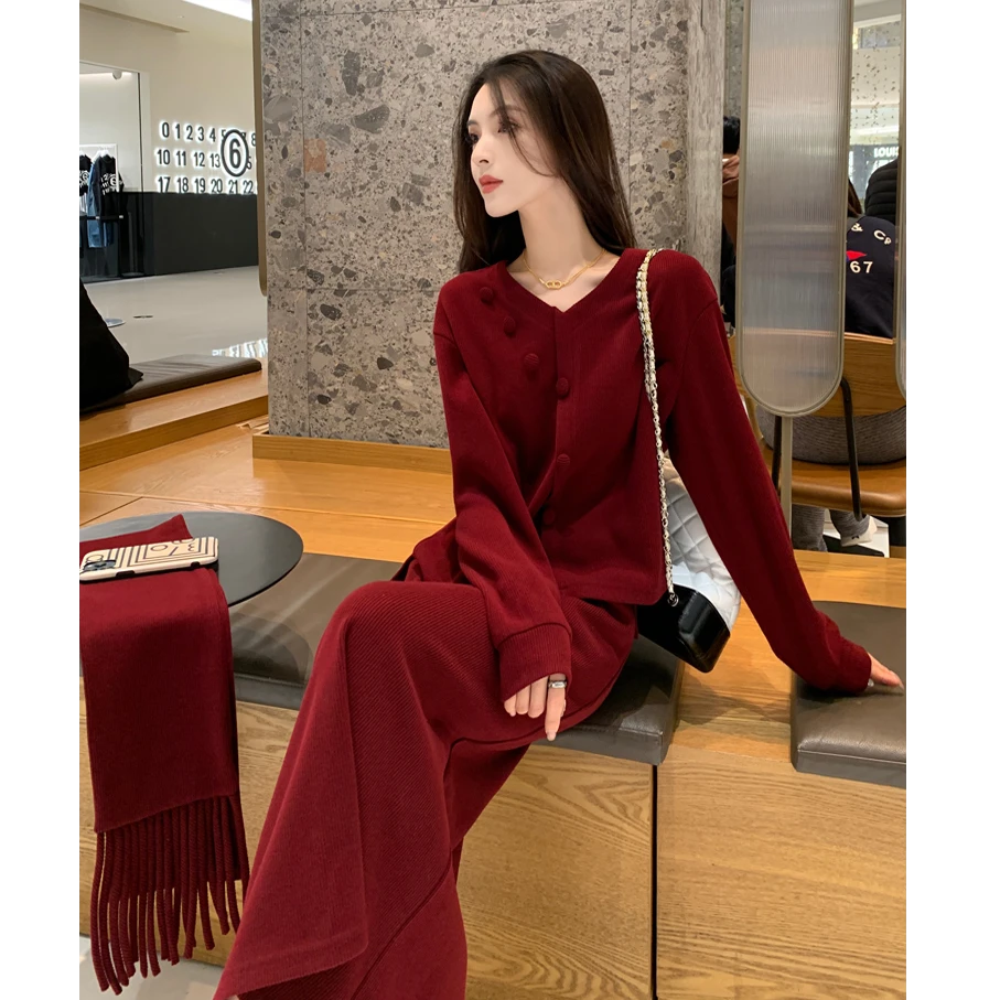 复古小香风一整套穿搭女2025秋冬高级感红色气质卫衣半身裙两件套