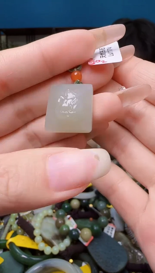 颈饰未镶嵌和田玉1