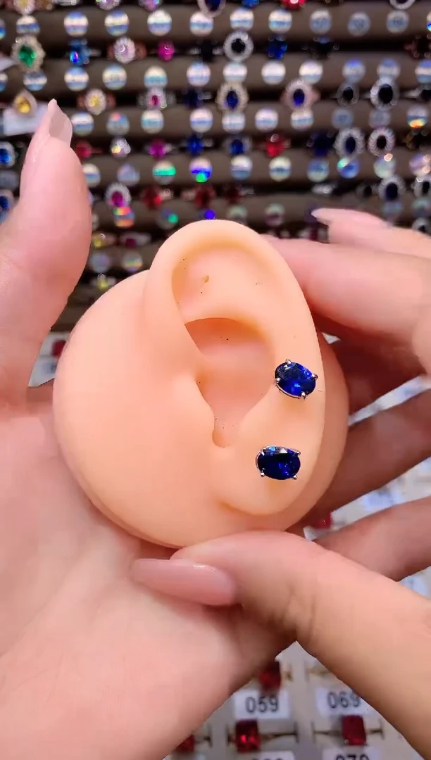 蓝宝石耳饰银S925镶嵌68银色