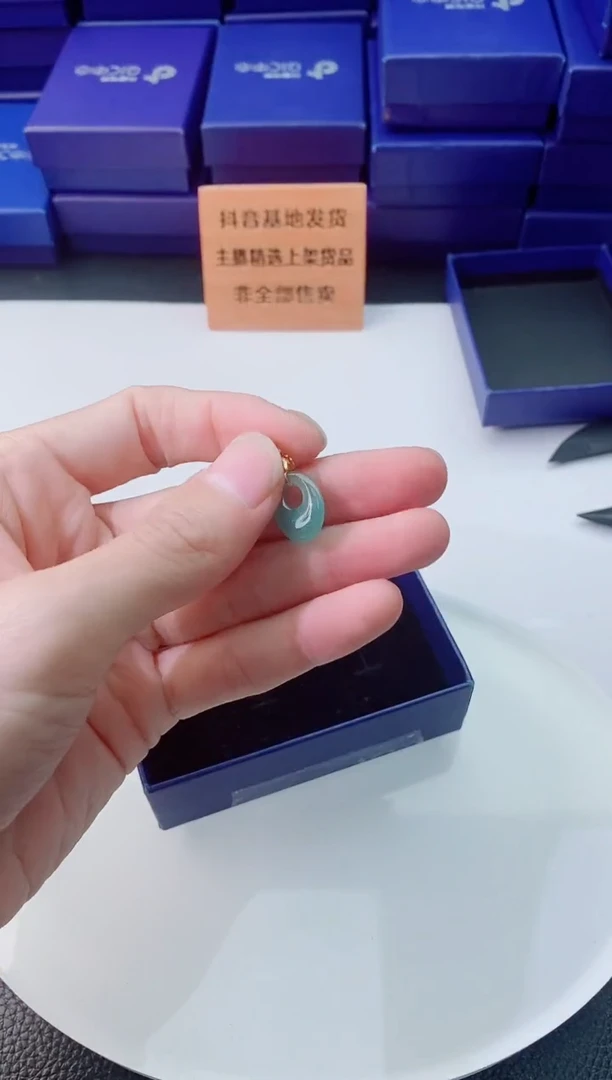 翡翠未镶嵌颈饰1111111111