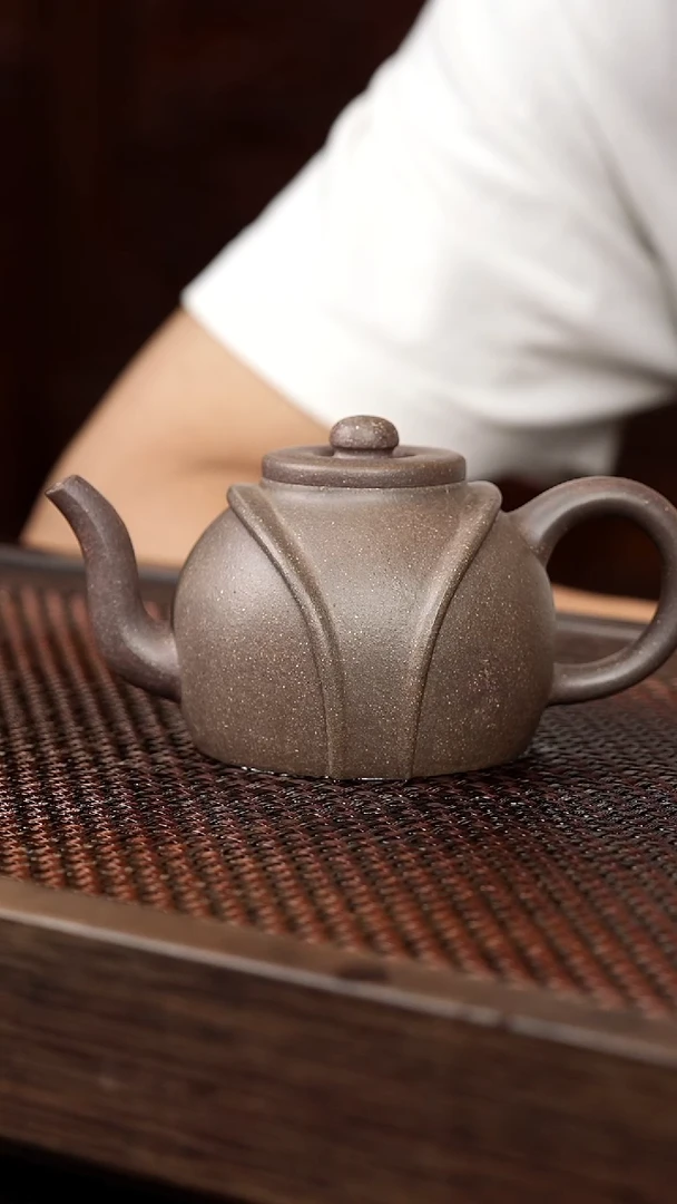 茶壶紫砂岩中泥龙带