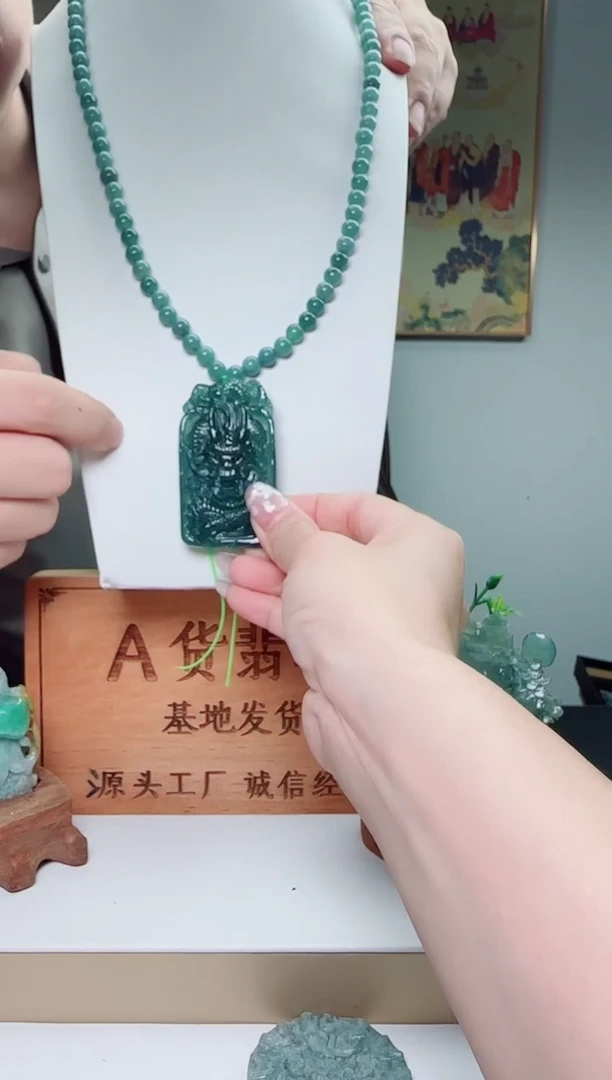 翡翠未镶嵌颈饰 多样性发其一