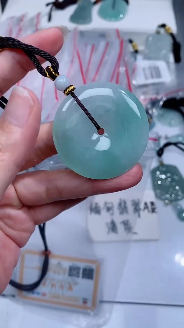 颈饰未镶嵌翡翠吊坠