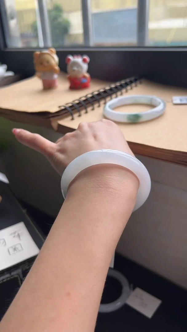 翡翠手镯未镶嵌4277圈口53.5