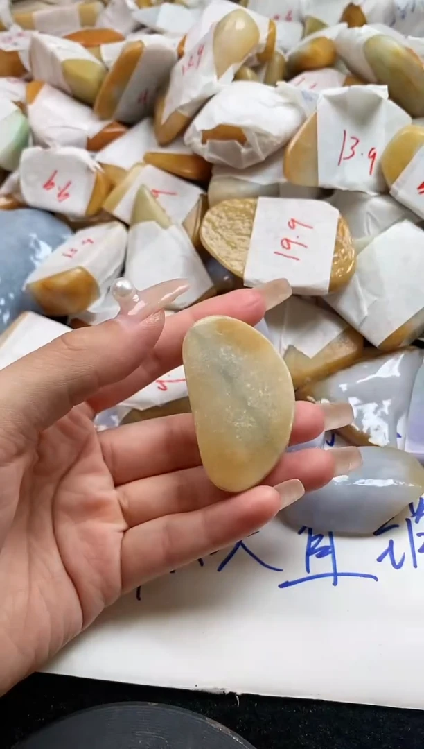 翡翠裸石翡翠挂件裸石