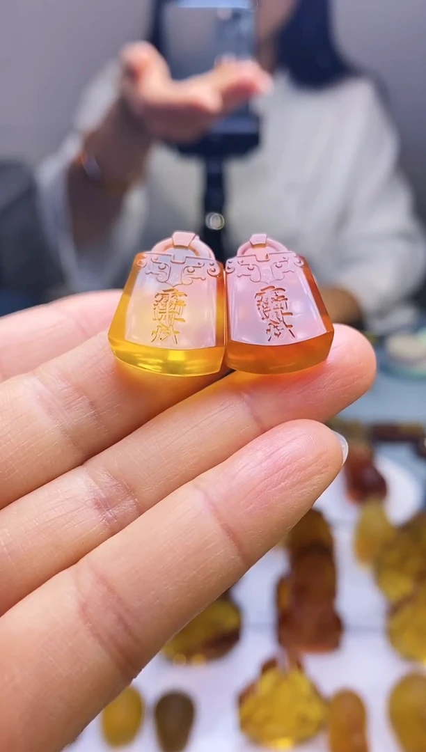 【闪购商品】琥珀吊坠(赠链)未镶嵌HP96-17（紫薇讳*2）手机挂