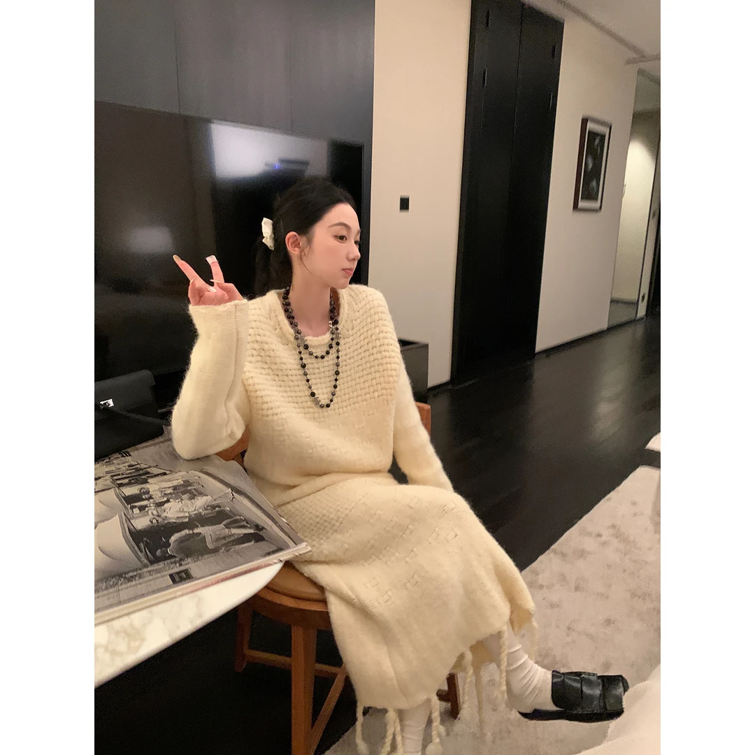 区区欧阳奢享柔软 奶芙莓莓流苏圆领毛衣女冬季新款慵懒风针织衫