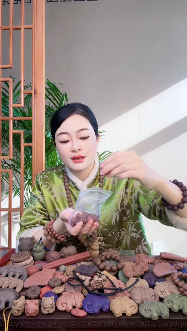 【闪购商品】泥塑瑕疵红麝1.5貔貅15颗散珠