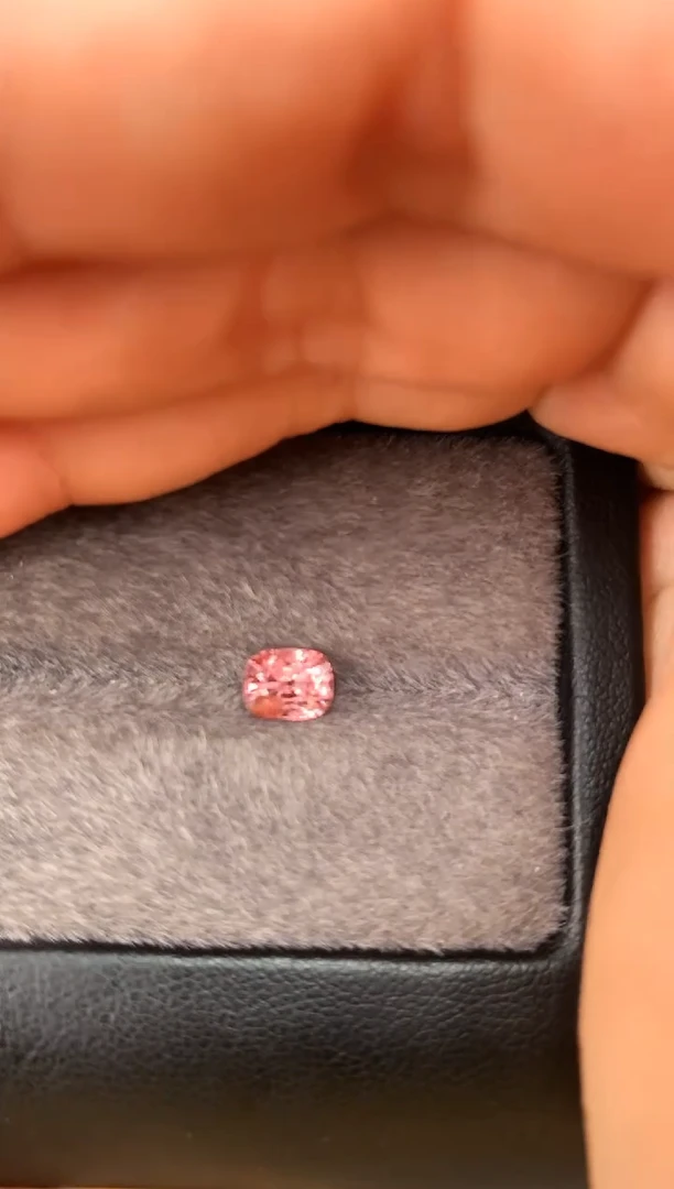 未镶嵌裸石定制尖晶石枕型 粉香槟色调 ct