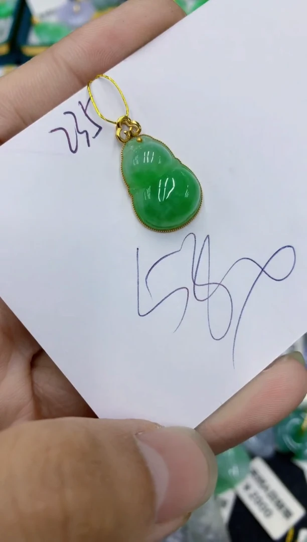 翡翠18K金镶嵌颈饰1111111111