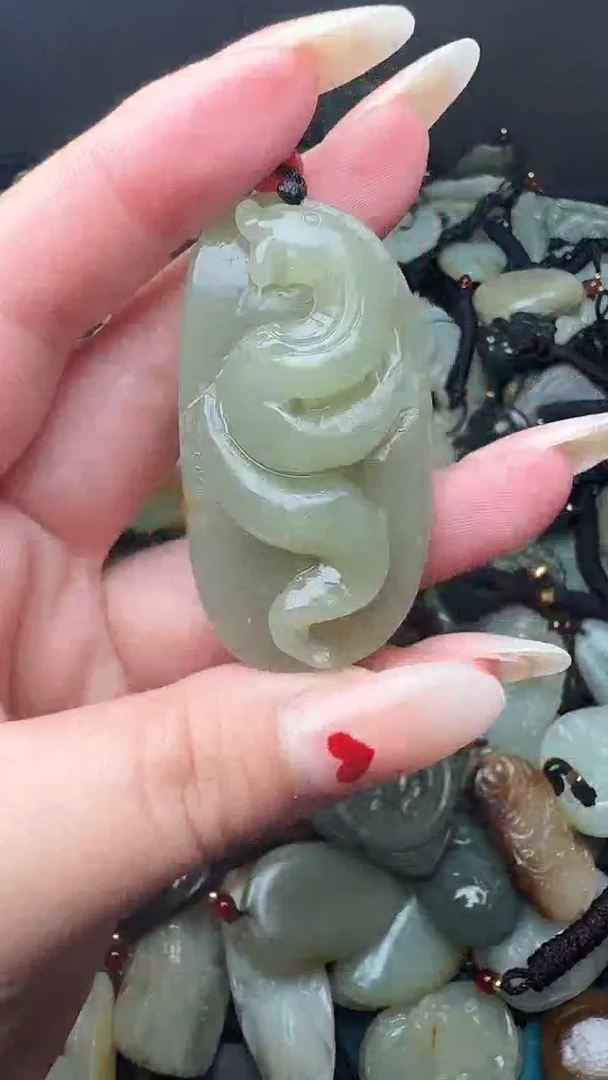 和田玉未镶嵌颈饰1