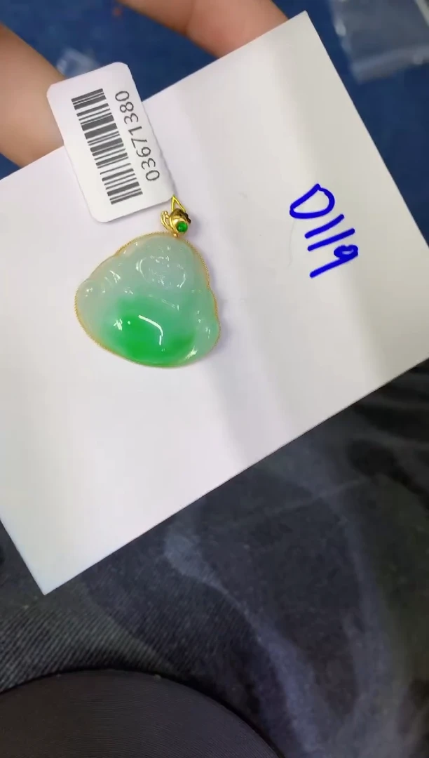 翡翠18K金镶嵌颈饰缅甸天然翡翠A货