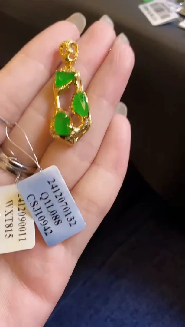 【闪购商品】定制翡翠18K金镶嵌吊坠