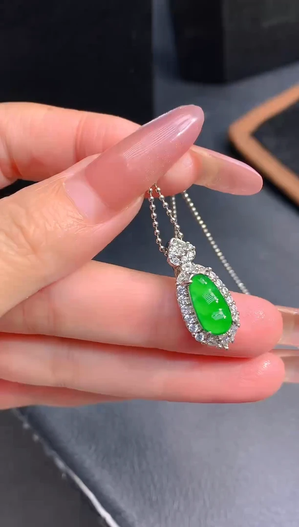 颈饰未镶嵌翡翠天然A货翡翠