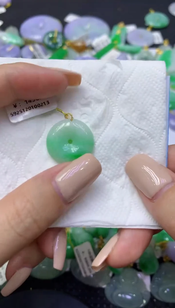 颈饰18K金镶嵌翡翠天然缅甸翡翠A货