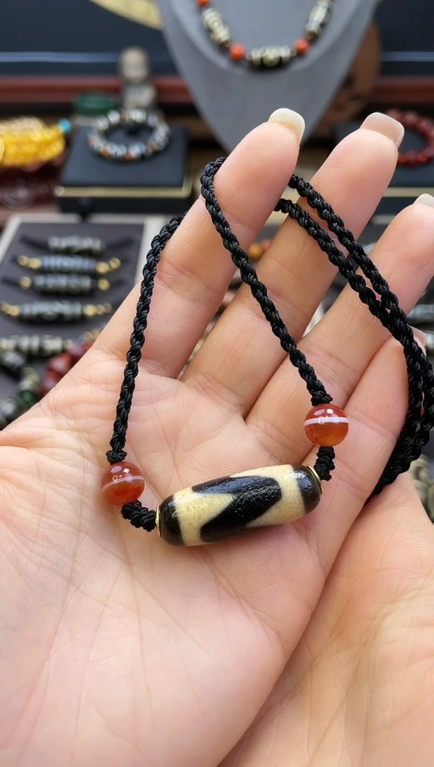 未镶嵌颈饰玛瑙/玉髓精品上肯黑金老料牙黄虎牙防伪标颈饰