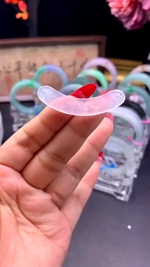 颈饰未镶嵌翡翠玉璜